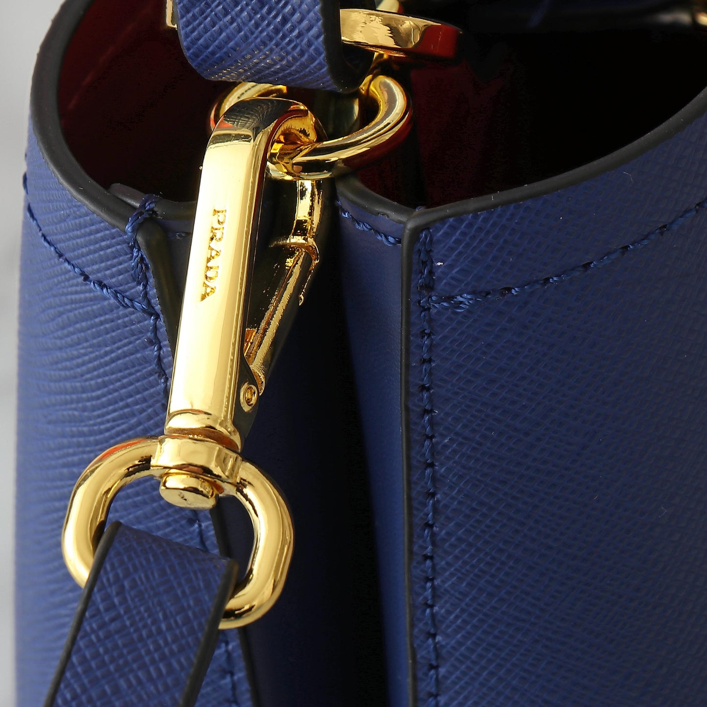 Bolso Prada Double Bucket Mini | Elegancia Moderna en Panamá