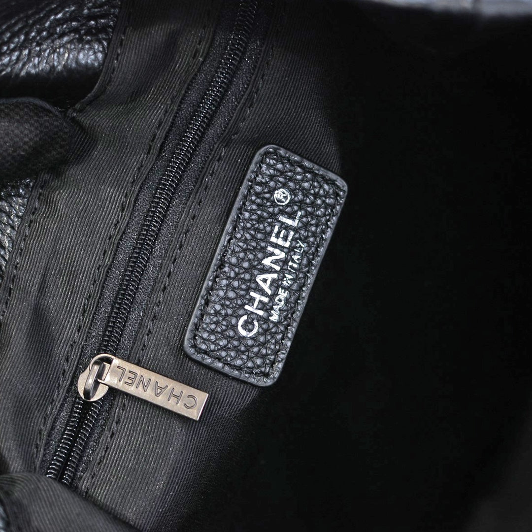 Bucket Bag de Cuero Acolchado | Estilo Moderno y Funcional en Panamá