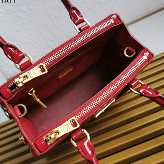 Prada Galleria Mini Bag de Cuero Charol Rojo Cereza – 20cm