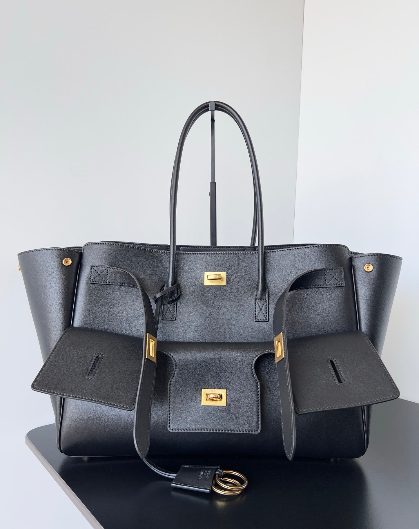 Balenciaga Neo Classic Tote Bag Negra – Elegancia Estructurada para Todos los Días
