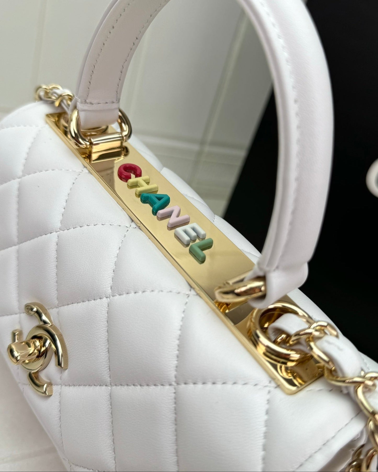 Chanel Matelassé Shoulder Bag de Cuero