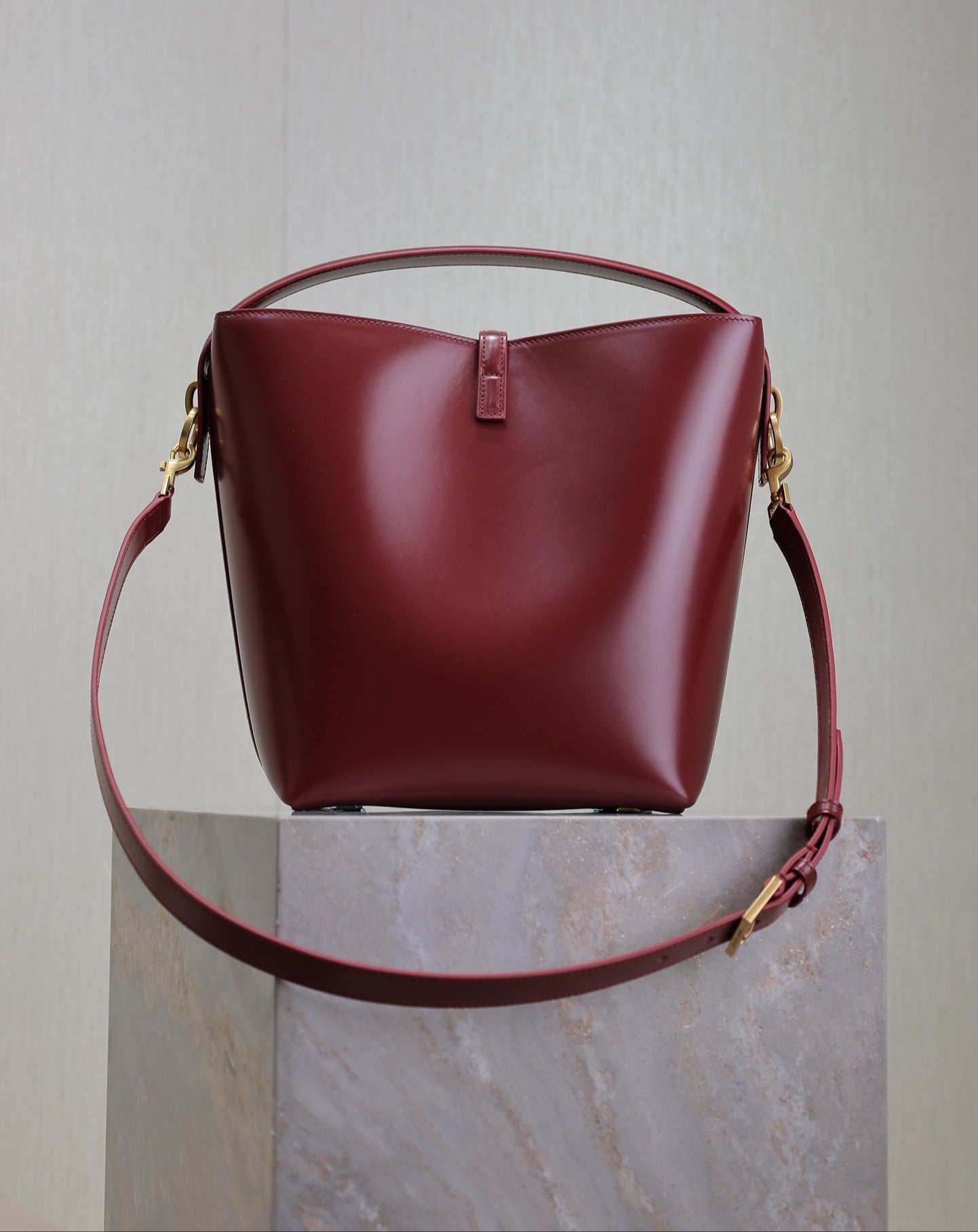 Saint Laurent Le 37 Shoulder Bag en Cuero 'Dark Bordeaux'
