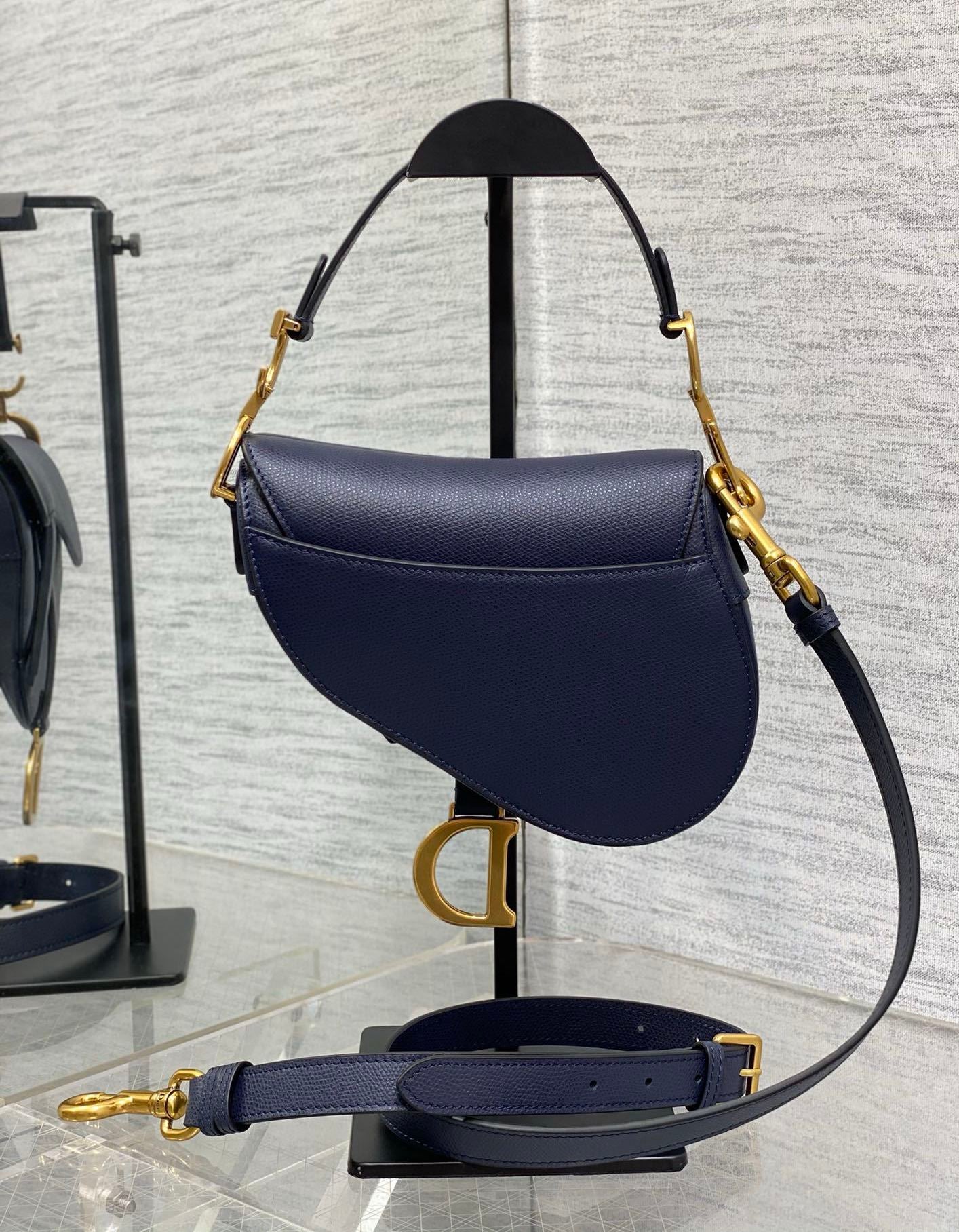 Dior Saddle Bag Azul Marino – Icono Atemporal de Alta Costura