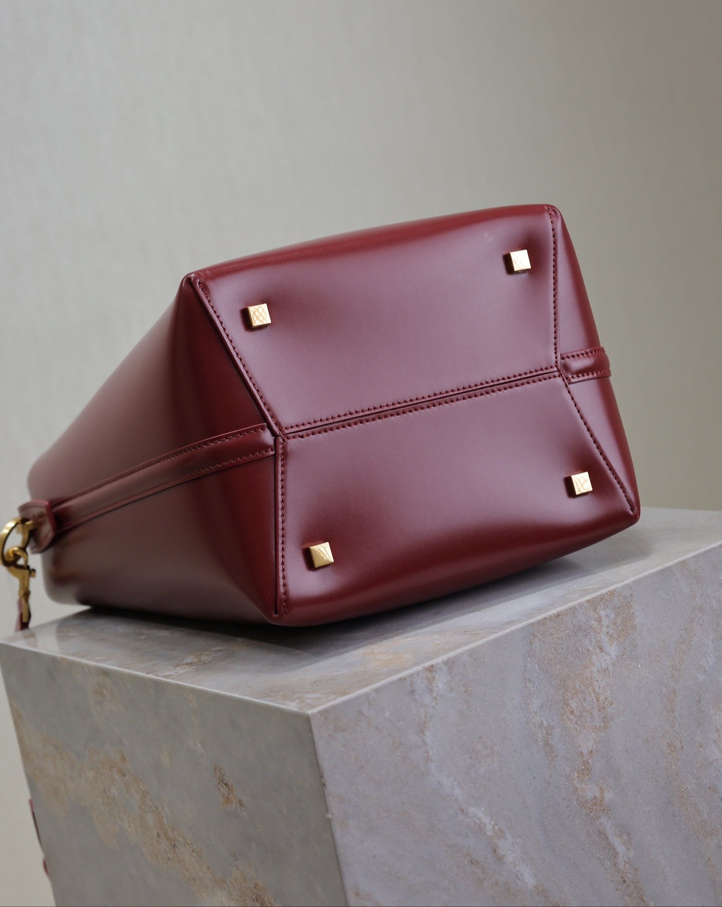 Saint Laurent Le 37 Shoulder Bag en Cuero 'Dark Bordeaux'
