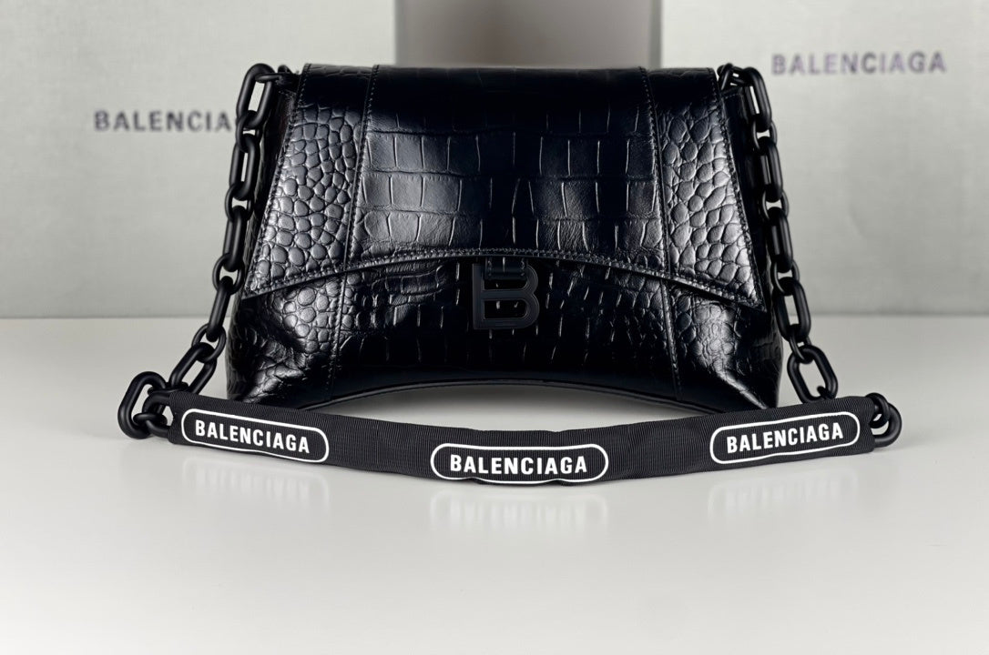 Balenciaga Crush Chain Bag Negra – Poder Urbano y Lujo Contemporáneo
