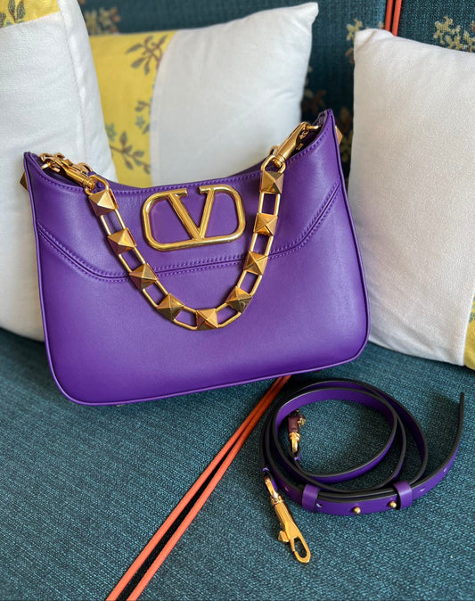 Bolso Valentino Garavani Stud Sign – Hobo de Cuero con Logo V y Cadena One Stud