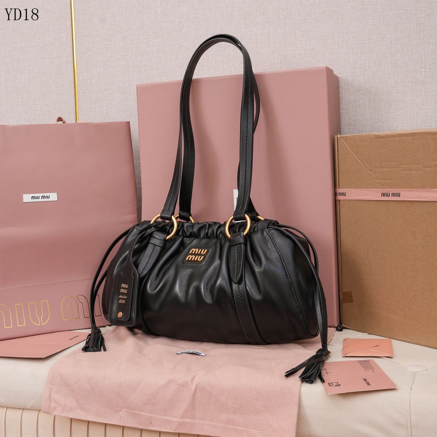 Bolso Miu Miu Joy de Cuero Marrón – Con Correa y Herrajes Dorados