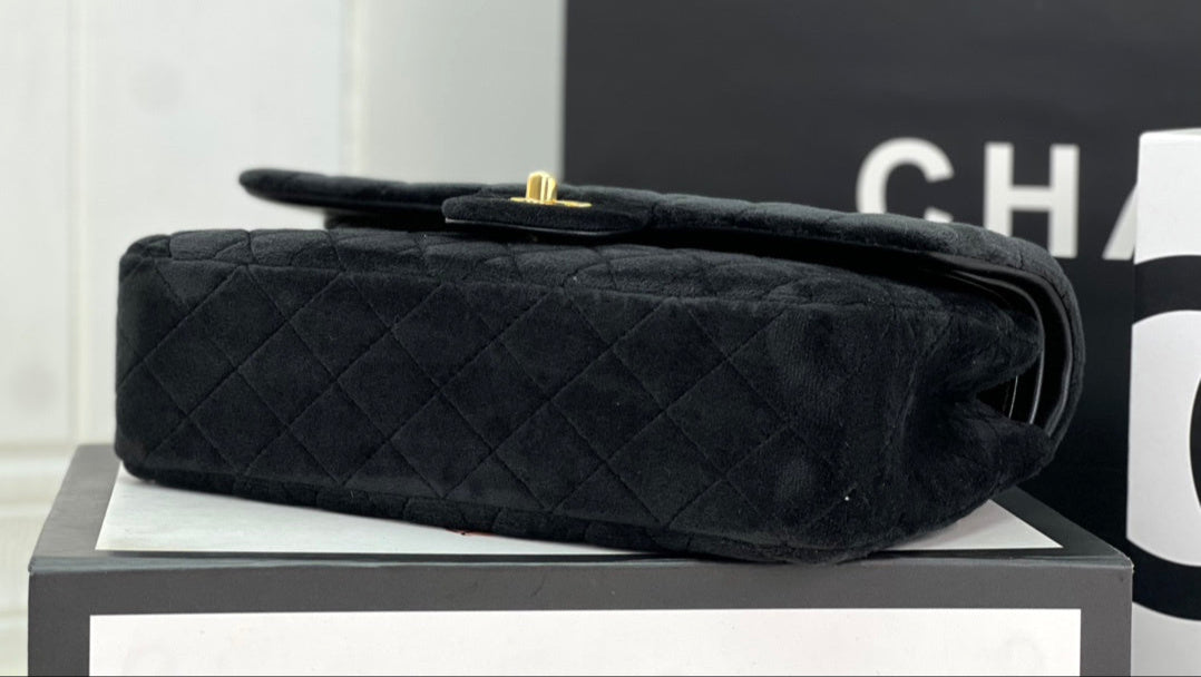 Chanel Flap Bag Aterciopelada 25cm – Cuero Importado, Hecha a Mano