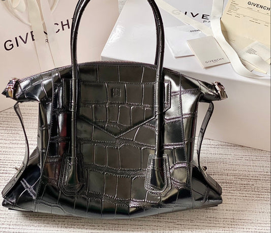 Bolso Givenchy Antigona Lock Soft – Edición de Alta Costura en Cuero de Becerro