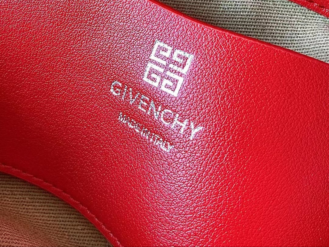 Bolso Givenchy 4G Chain – Cuero Acolchado Negro con Cadena