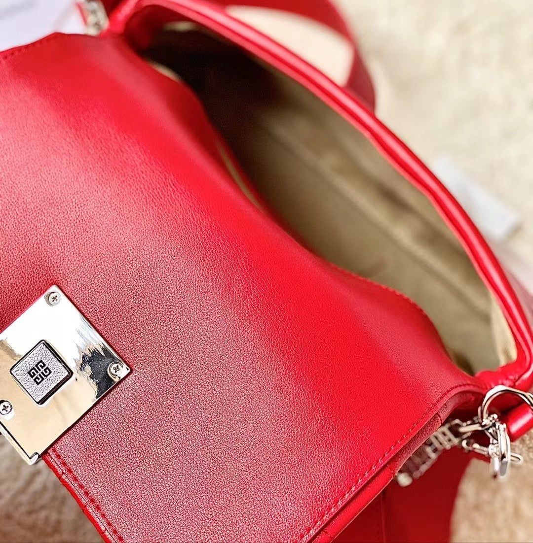 Bolso Givenchy 4G Chain – Cuero Acolchado Negro con Cadena