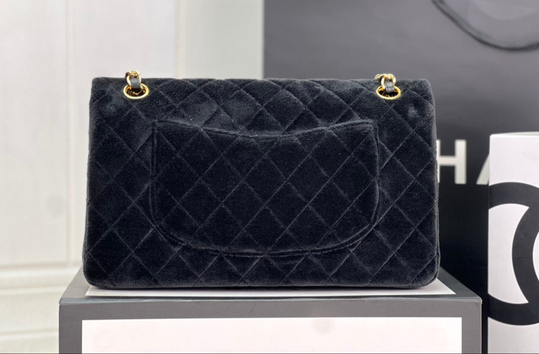 Chanel Flap Bag Aterciopelada 25cm – Cuero Importado, Hecha a Mano