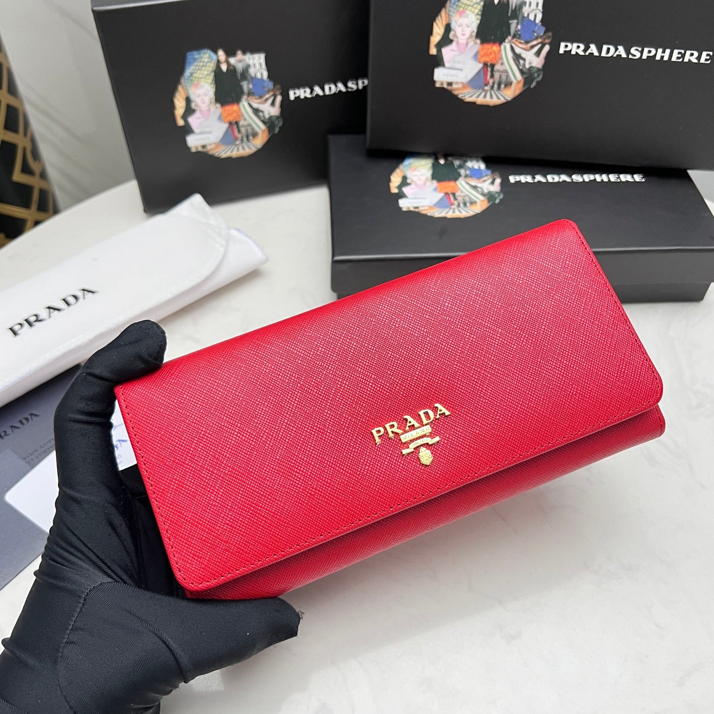 Prada Billetera Continental de Cuero | Logo Metálico y Diseño Italiano