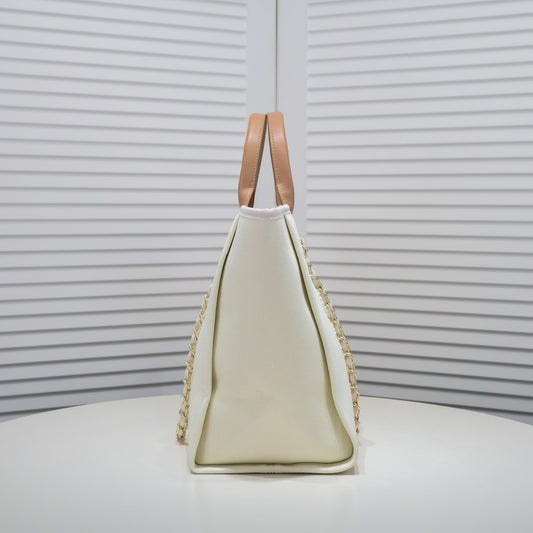 CHANEL Deauville Tote Bag with Pearls color Blanco Perla | Delicada y Sofisticada