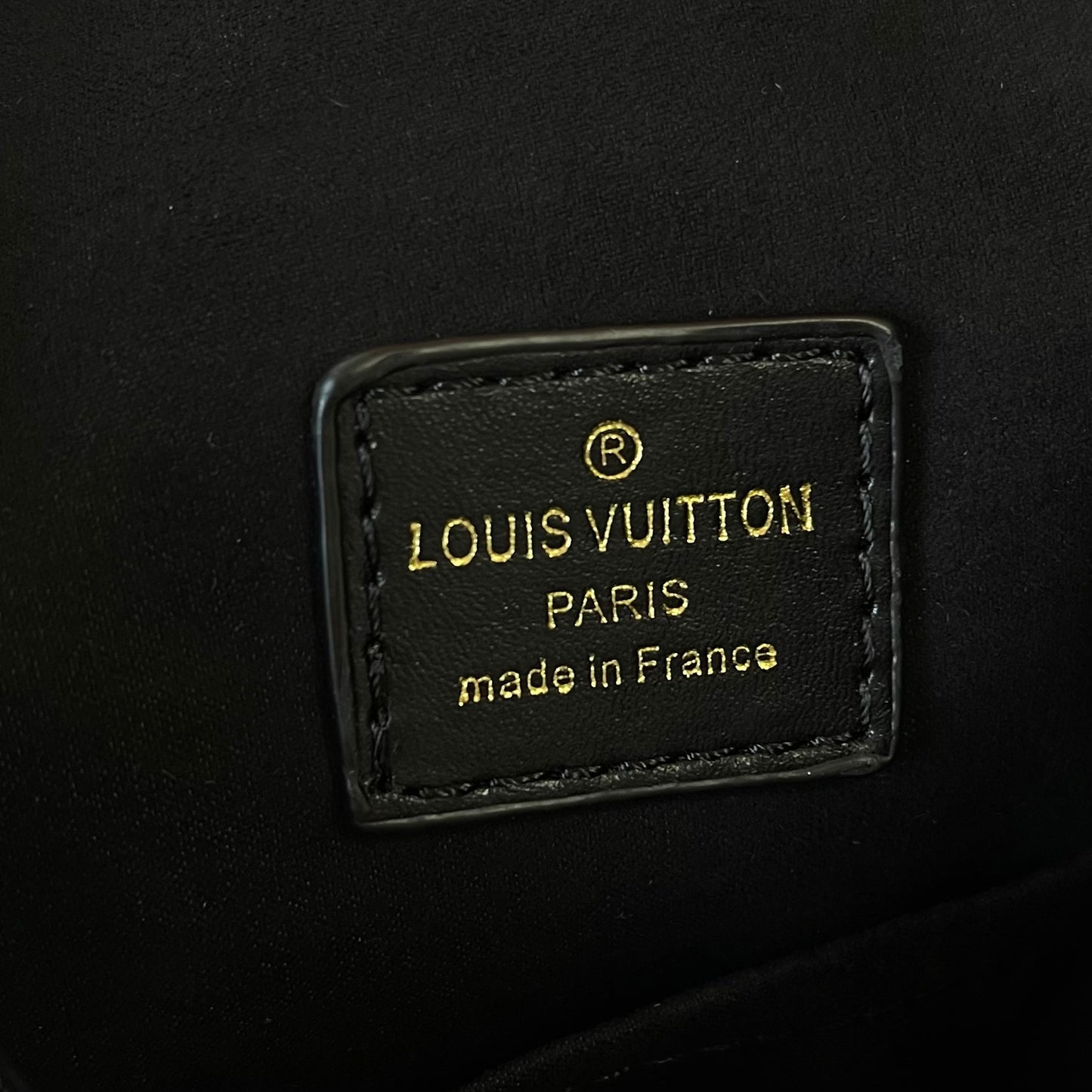 Louis Vuitton Montsouris Monogram Empreinte Leather Backpack Black – Diseño Icónico con Toques Vintage
