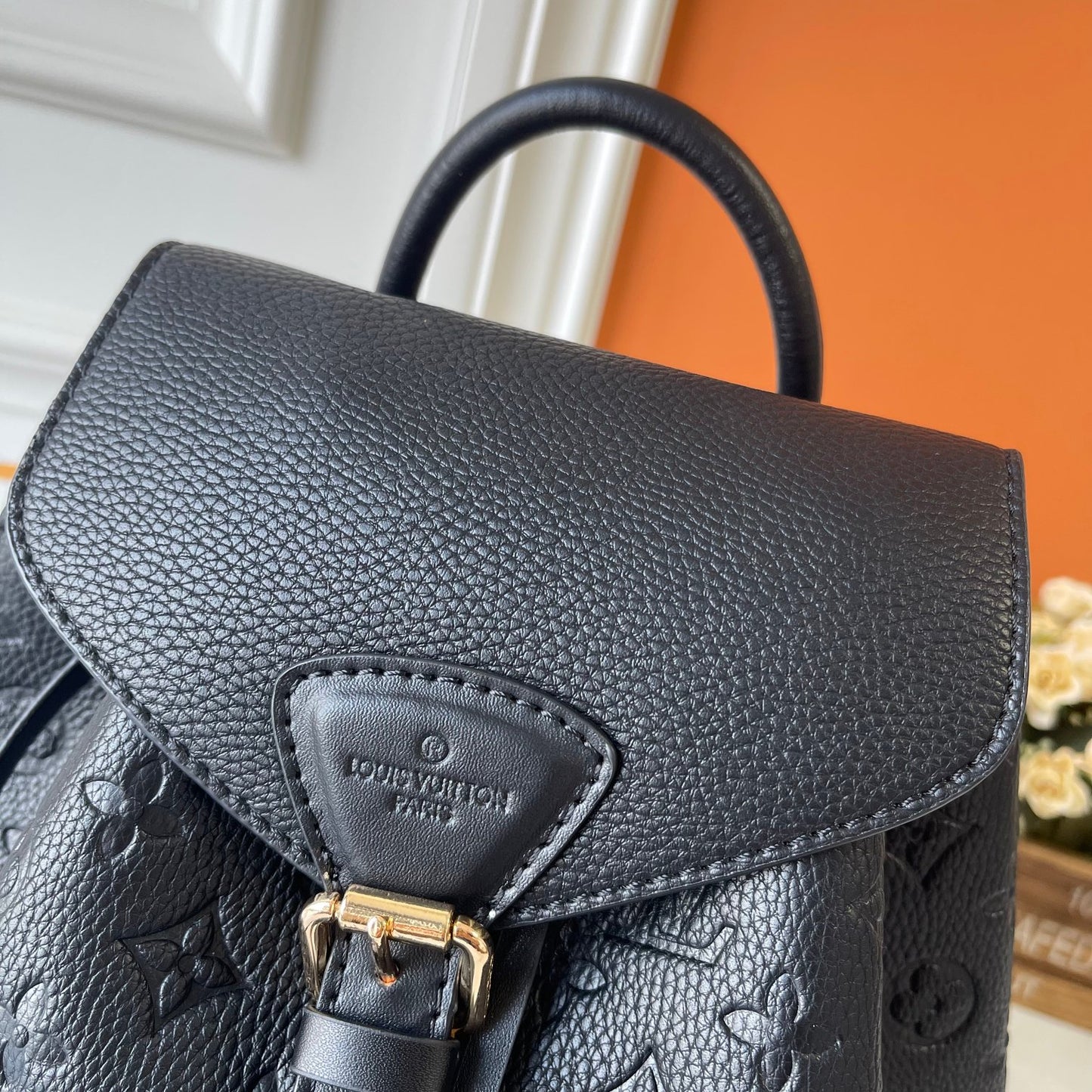 Louis Vuitton Montsouris Monogram Empreinte Leather Backpack Black – Diseño Icónico con Toques Vintage