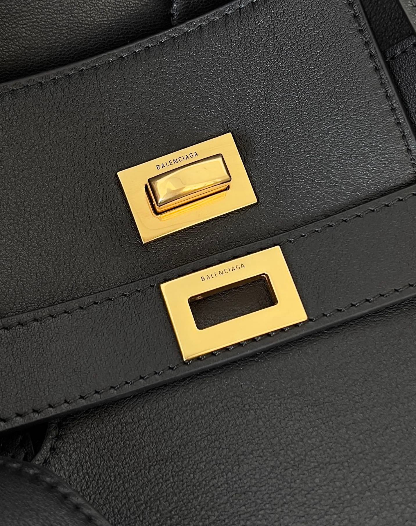 Balenciaga Neo Classic Tote Bag Negra – Elegancia Estructurada para Todos los Días