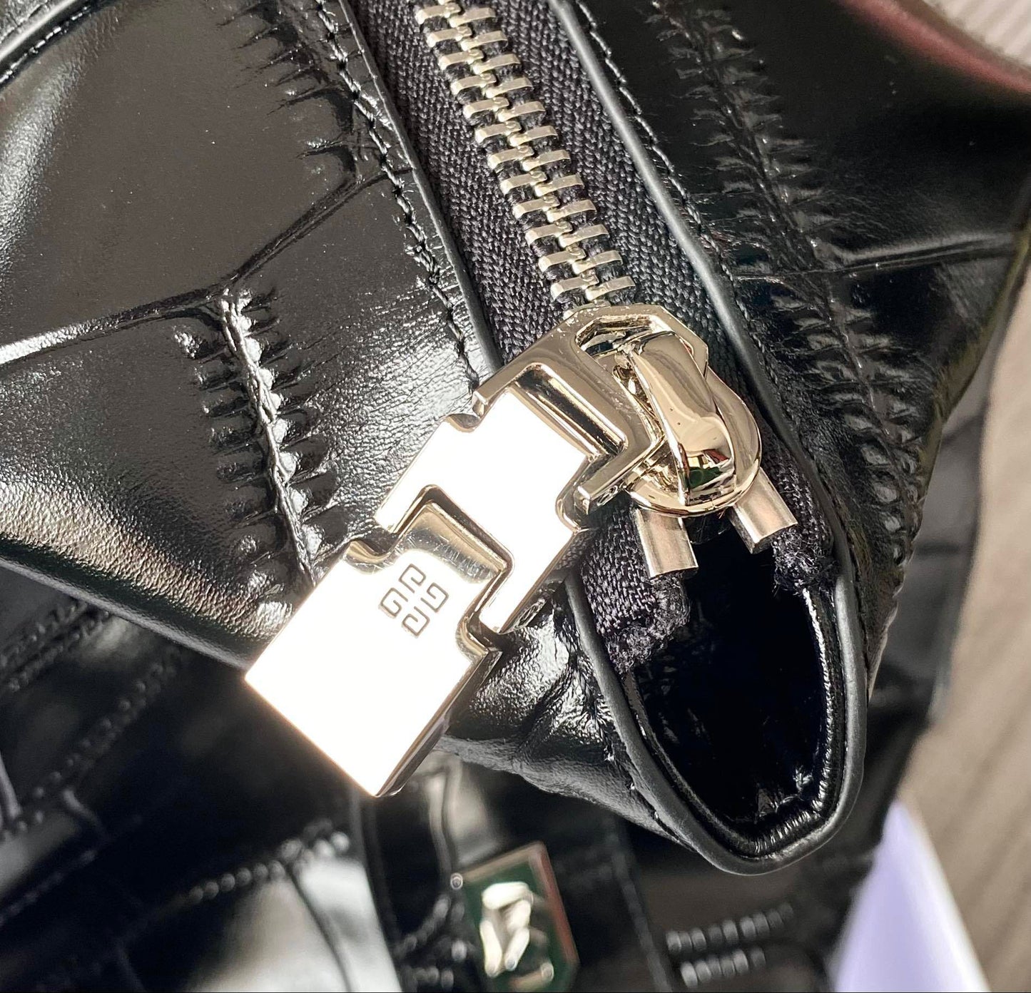 Bolso Givenchy Antigona Lock Soft – Edición de Alta Costura en Cuero de Becerro