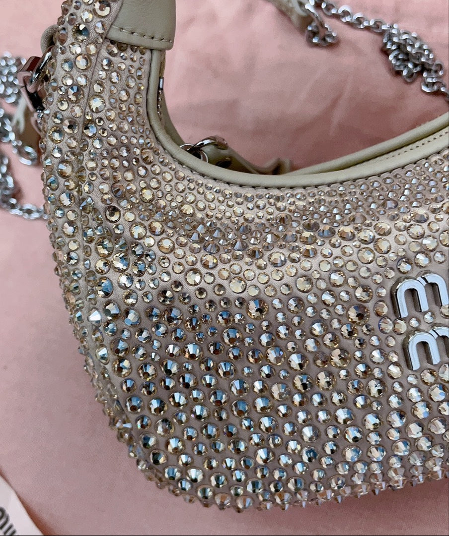Mini Bag Miu Miu con Cristales Dorada – Cuero Hecho a Mano, Brillo de Lujo