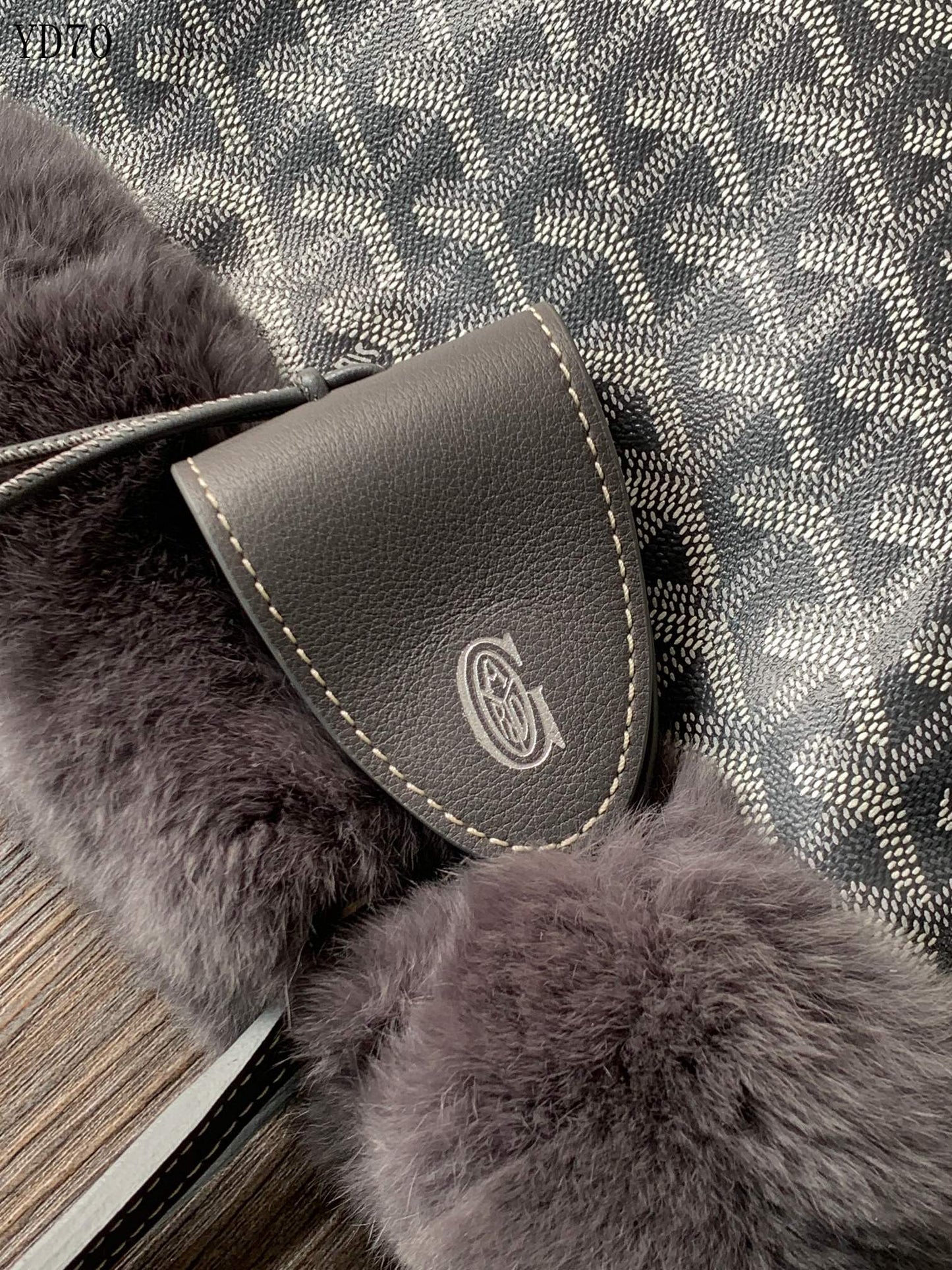 Goyard Shopper Gris con Forro de Pelo – Elegancia Invernal con Estilo Exclusivo