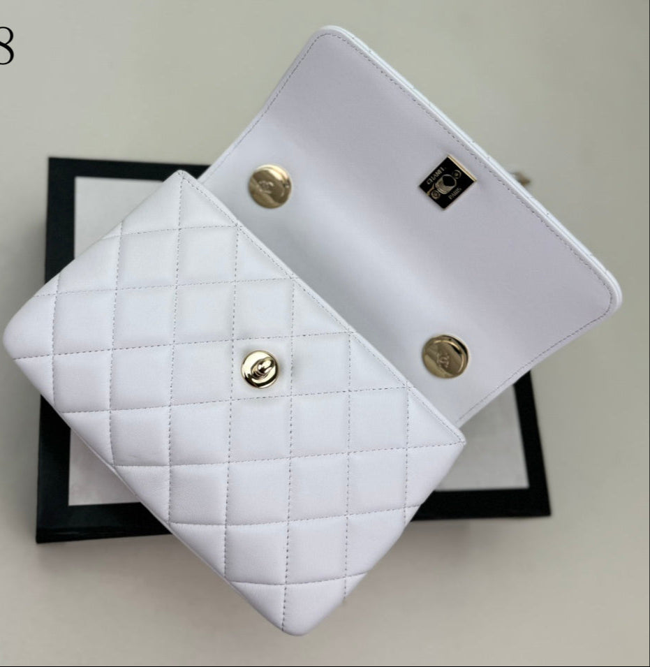 Chanel Matelassé Shoulder Bag de Cuero