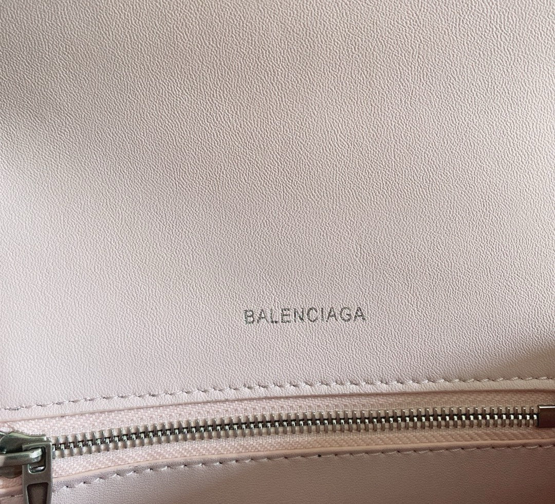 Balenciaga Hourglass Mini Rosa Pastel – Dulzura, Diseño y Distinción