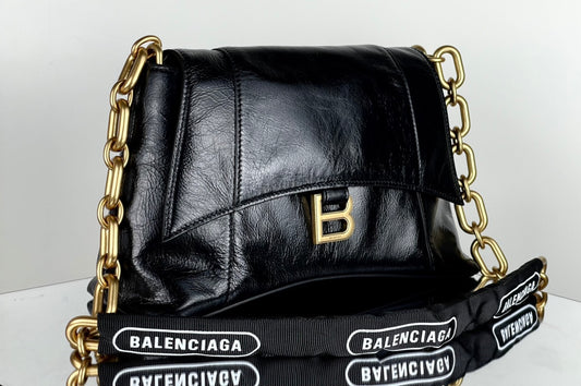 Balenciaga Crush Chain Bag Negra – Poder Urbano y Lujo Contemporáneo
