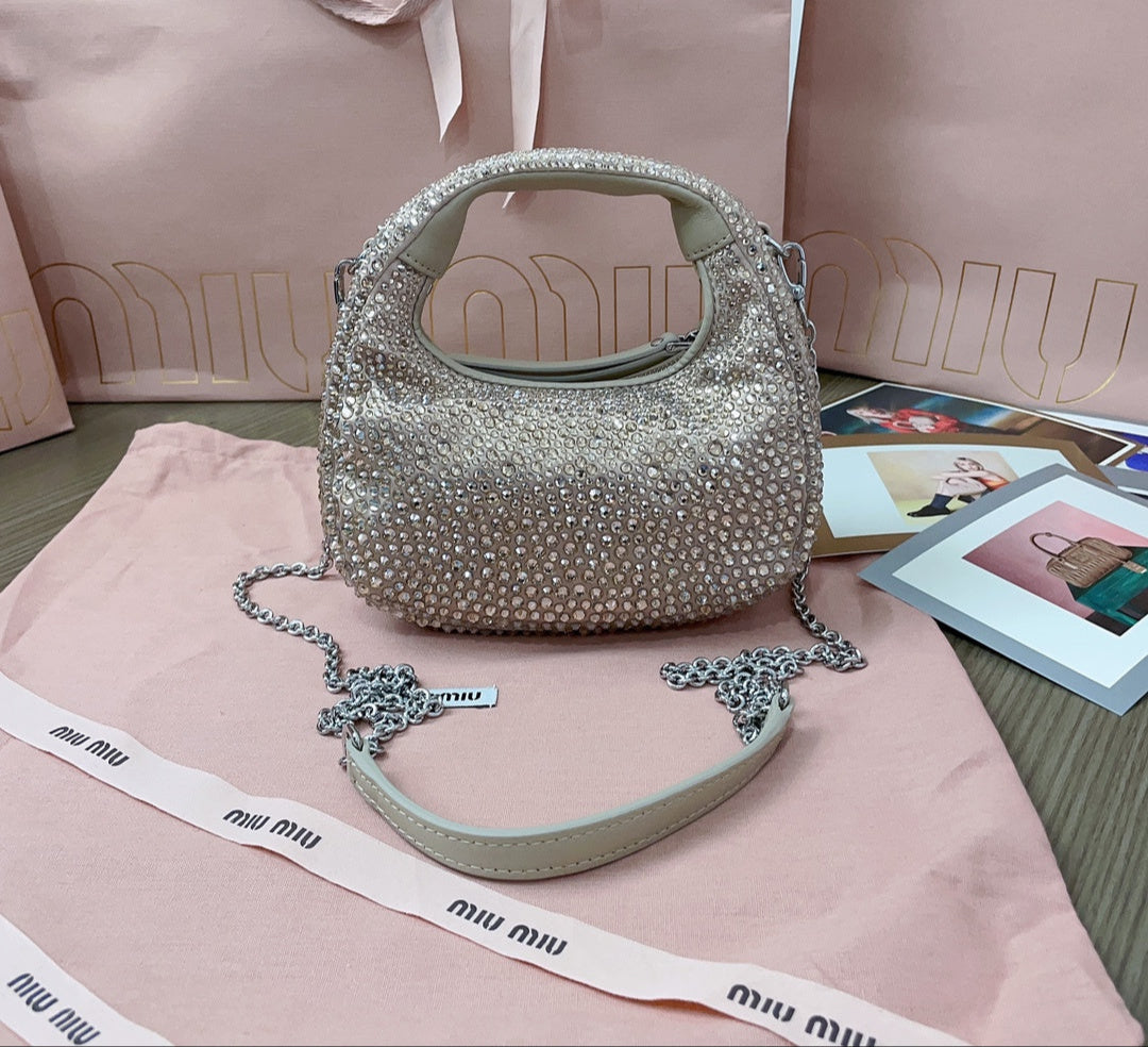 Mini Bag Miu Miu con Cristales Dorada – Cuero Hecho a Mano, Brillo de Lujo