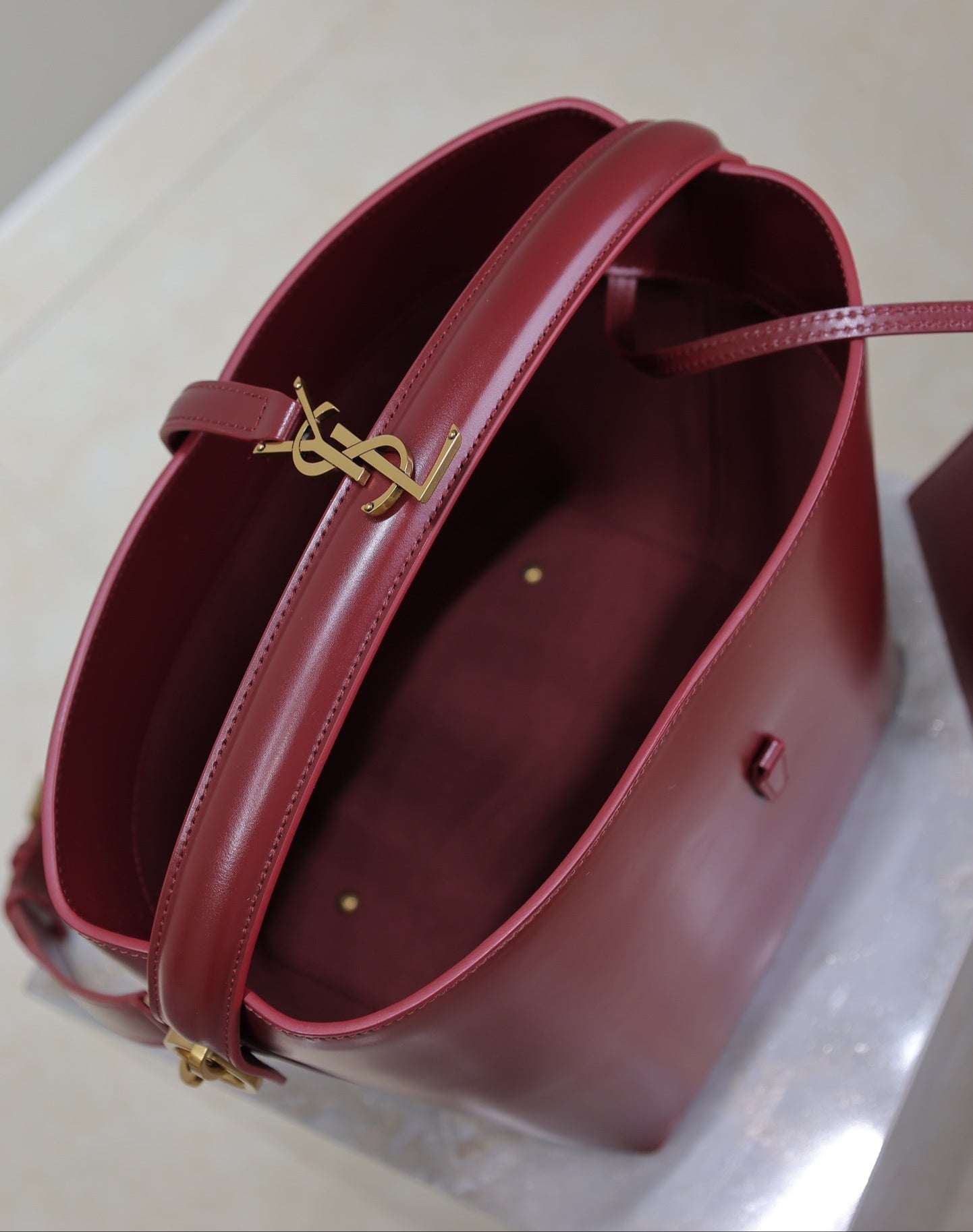 Saint Laurent Le 37 Shoulder Bag en Cuero 'Dark Bordeaux'