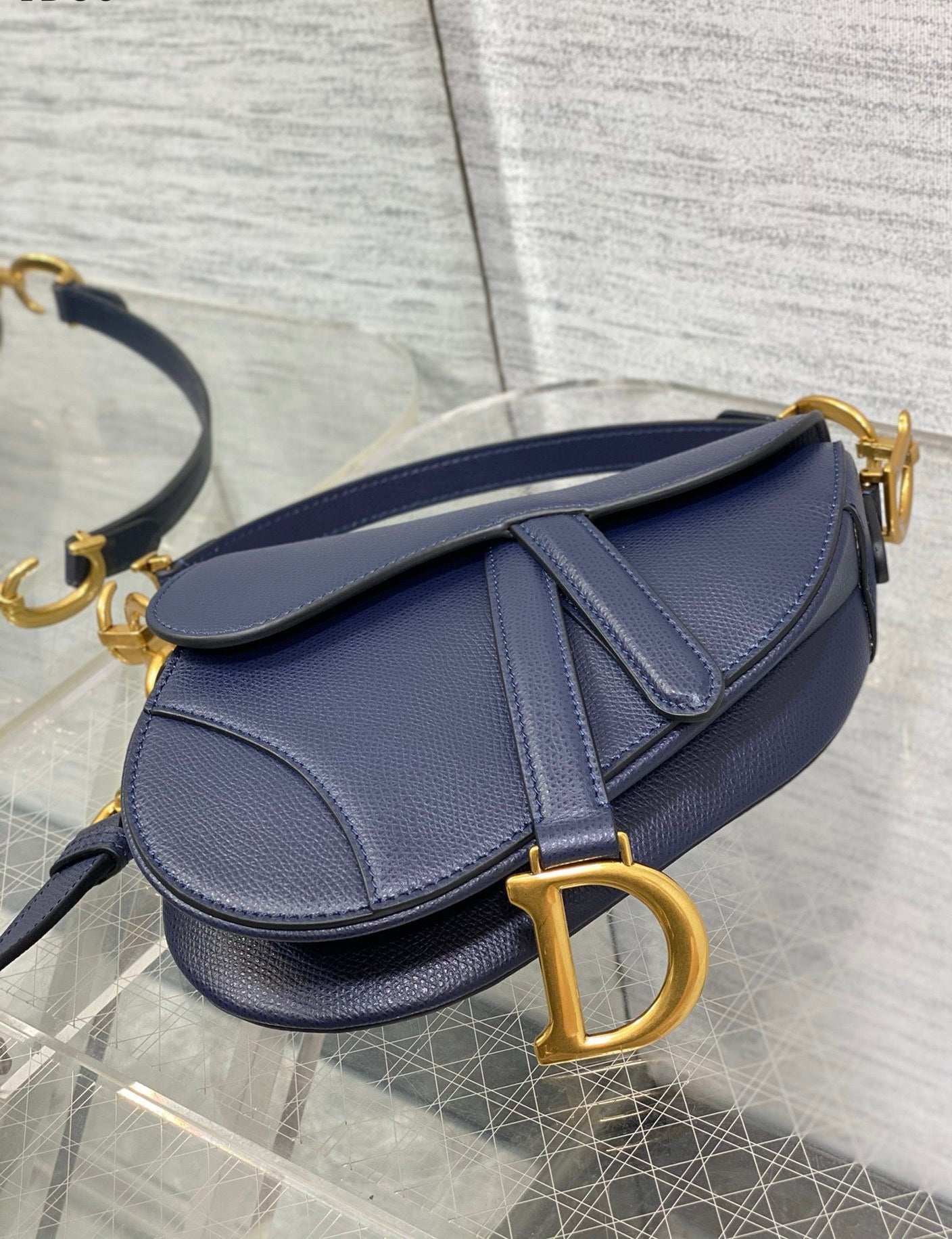 Dior Saddle Bag Azul Marino – Icono Atemporal de Alta Costura