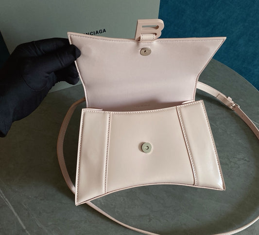 Balenciaga Hourglass Mini Rosa Pastel – Dulzura, Diseño y Distinción