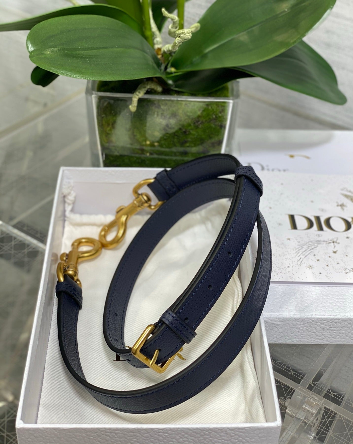 Dior Saddle Bag Azul Marino – Icono Atemporal de Alta Costura