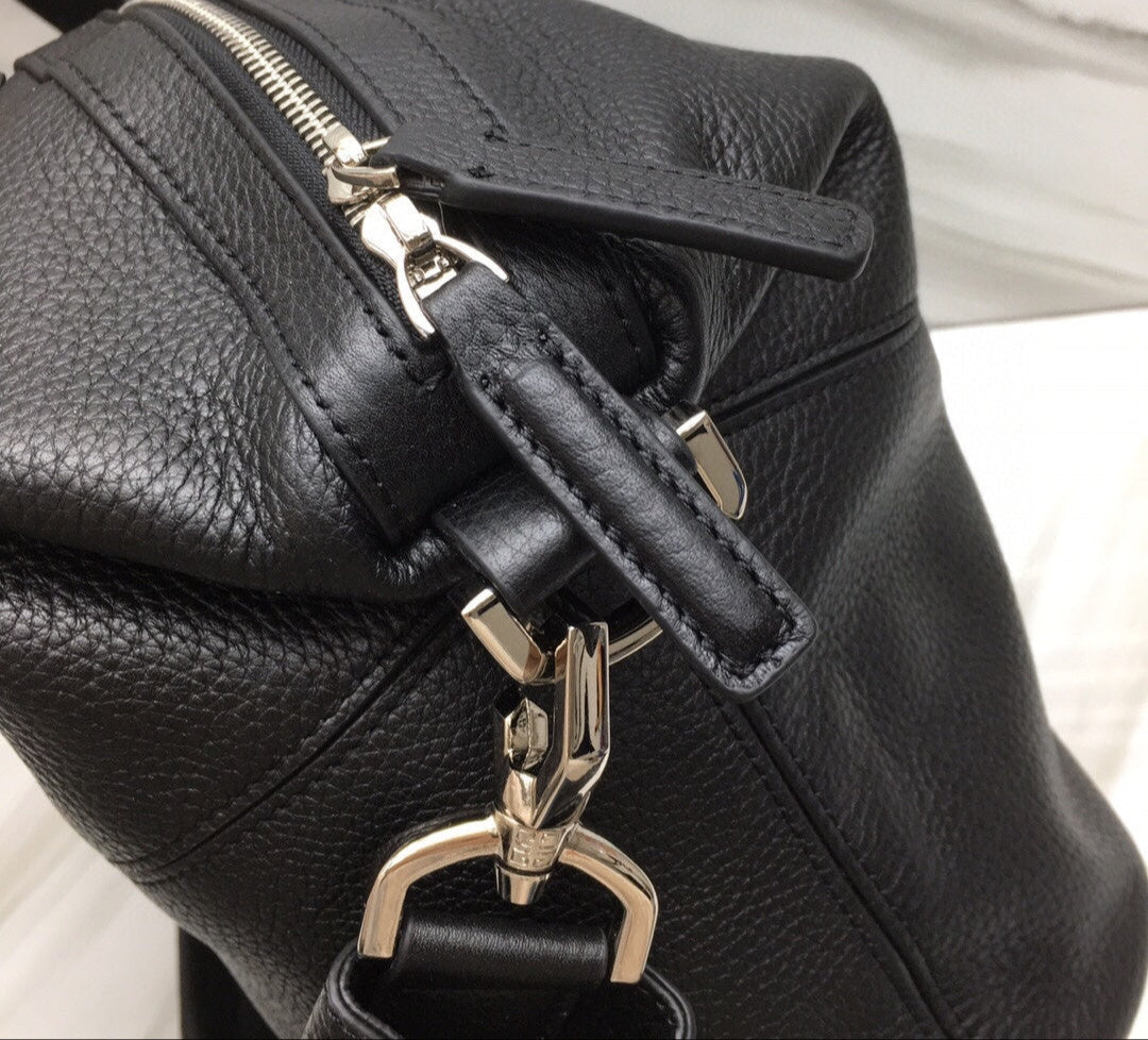 Bolso Givenchy Nightingale Medium – Cuero Sugar Negro