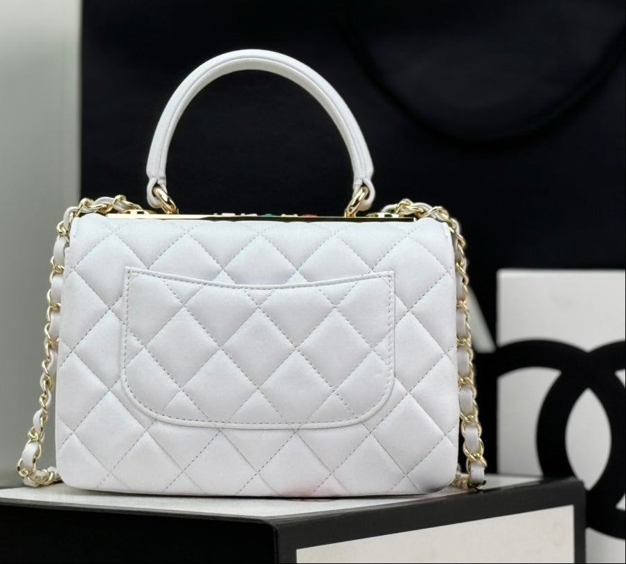 Chanel Matelassé Shoulder Bag de Cuero