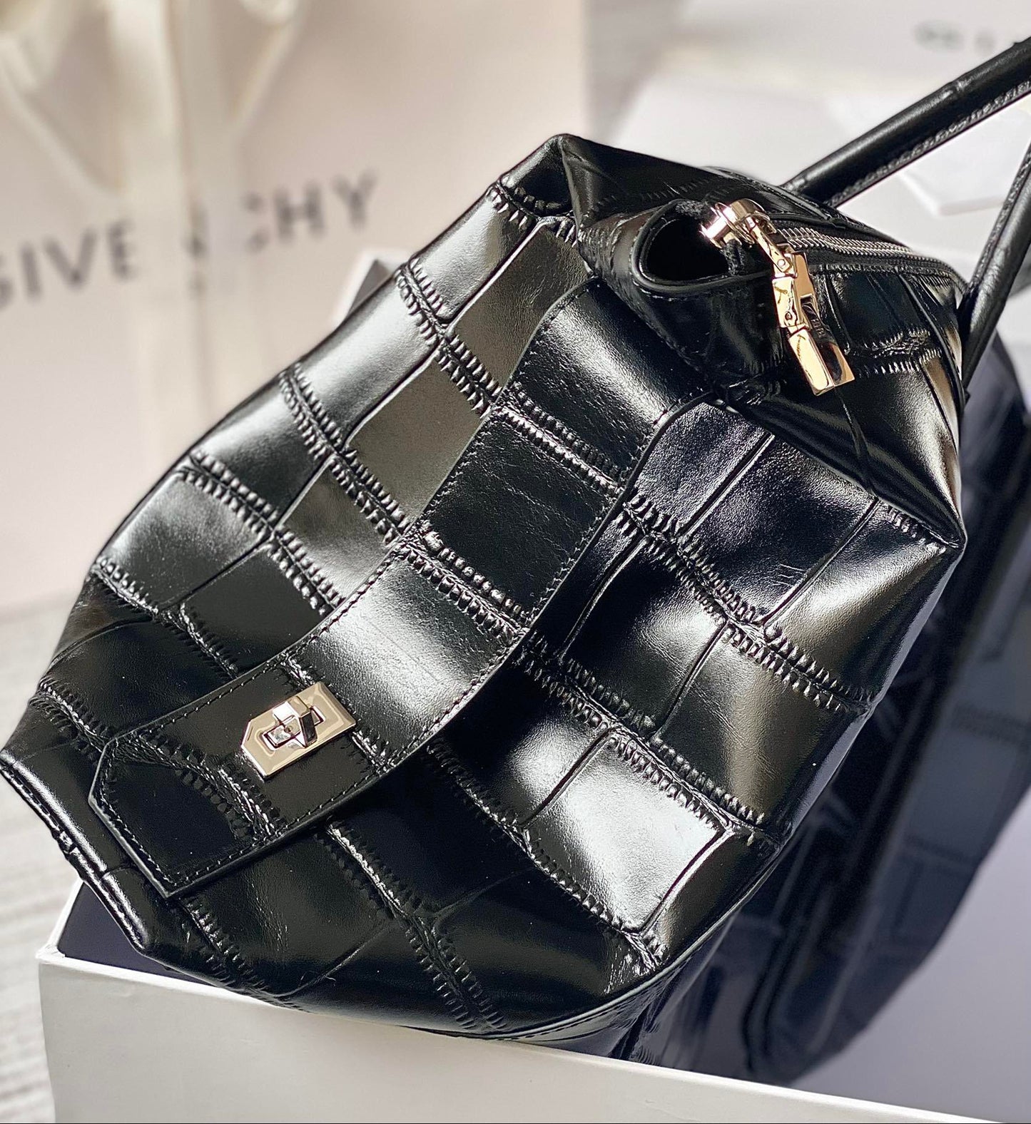 Bolso Givenchy Antigona Lock Soft – Edición de Alta Costura en Cuero de Becerro