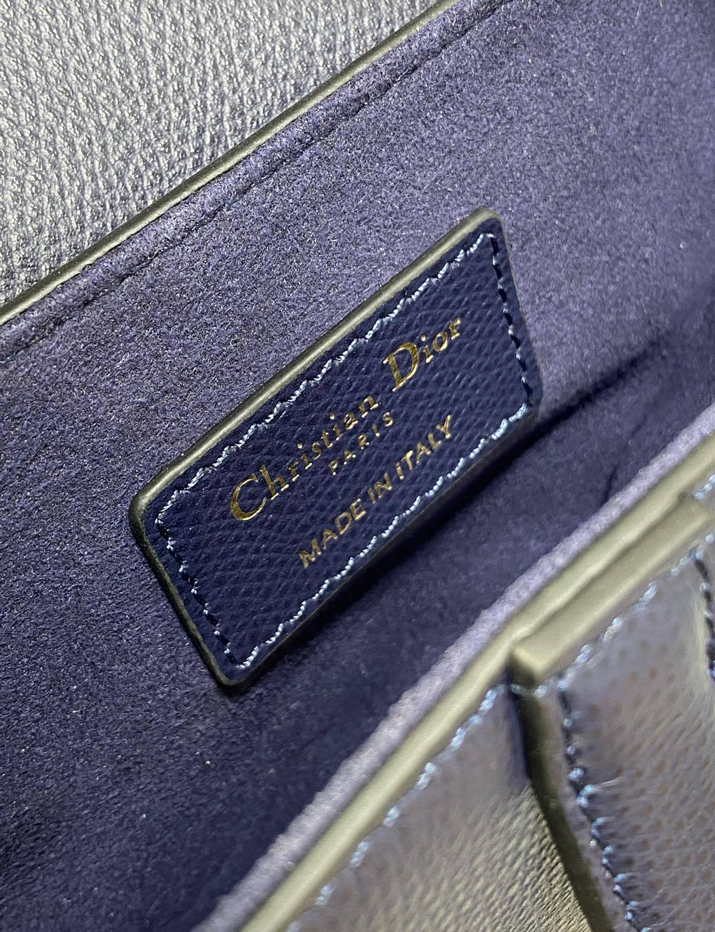 Dior Saddle Bag Azul Marino – Icono Atemporal de Alta Costura