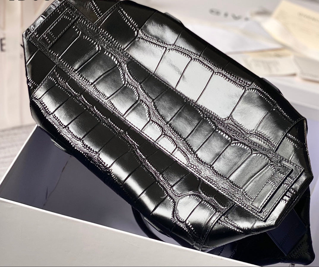 Bolso Givenchy Antigona Lock Soft – Edición de Alta Costura en Cuero de Becerro