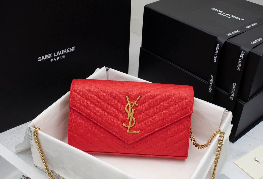 YSL Flap Wallet en Color Rojo | Elegancia y Confianza