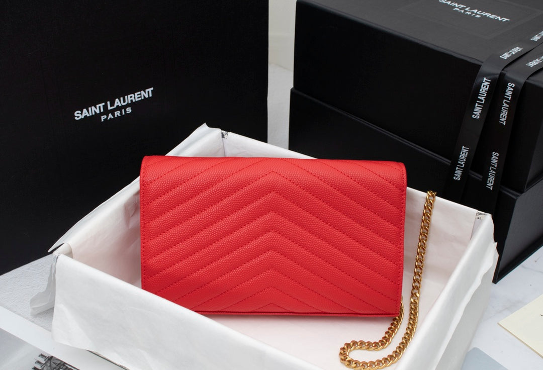 YSL Flap Wallet en Color Rojo | Elegancia y Confianza