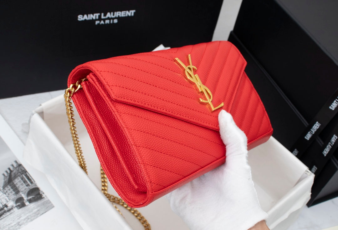 YSL Flap Wallet en Color Rojo | Elegancia y Confianza