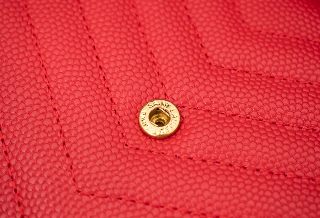 YSL Flap Wallet en Color Rojo | Elegancia y Confianza