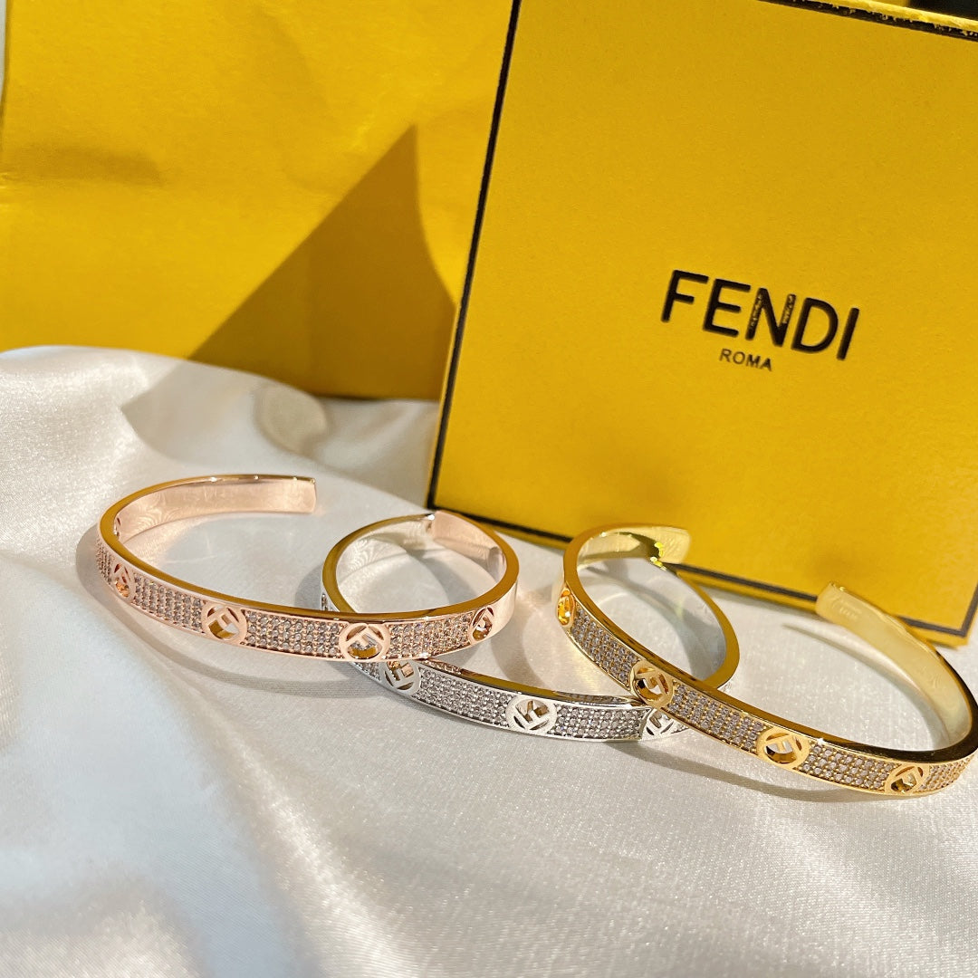 Brazalete Fendi F Letter con Brillos| Pulsera de Lujo en Panamá