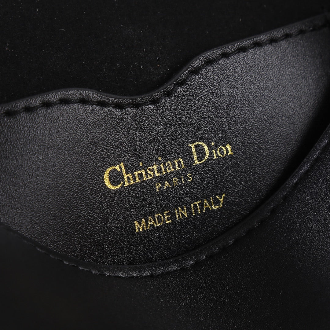 Dior Bobby Bag Small Color Negro | Elegante y Moderno