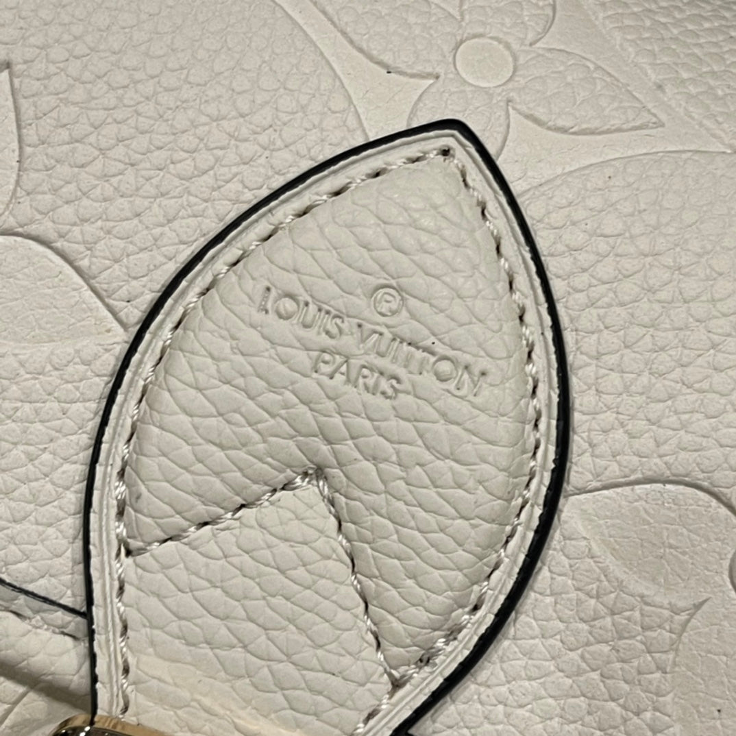 Louis Vuitton Diane Bag en Monogram Empreinte – Elegancia Versátil con Estilo Deportivo-Chic