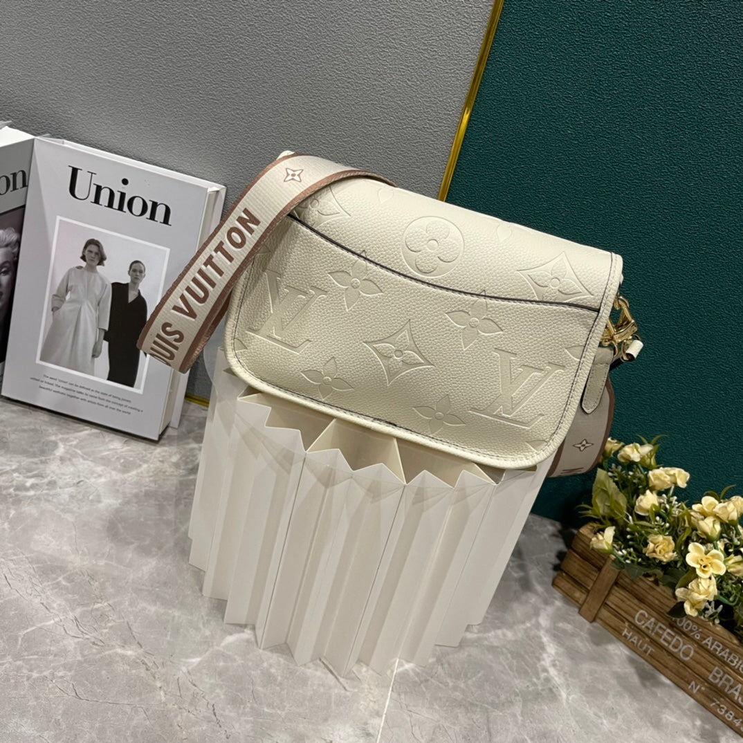 Louis Vuitton Diane Bag en Monogram Empreinte – Elegancia Versátil con Estilo Deportivo-Chic