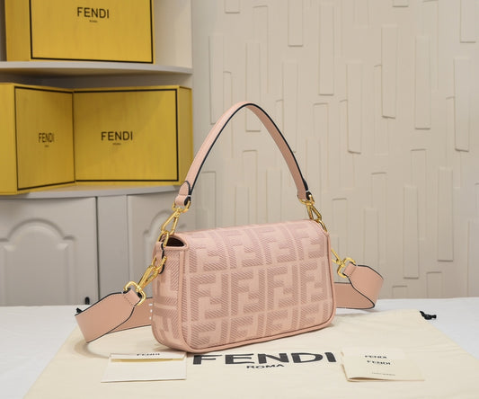 Fendi Baguette Clasico Color Rosado Suave | Elegante y Clásico