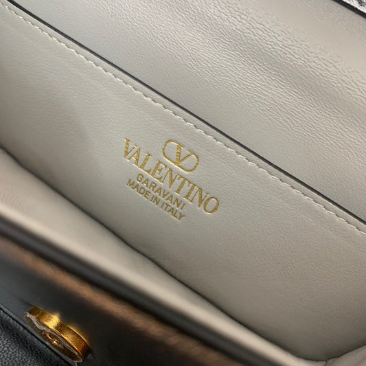 Valentino Garavani Locò Small Silver Bag – Cuero Metálico y Cristales
