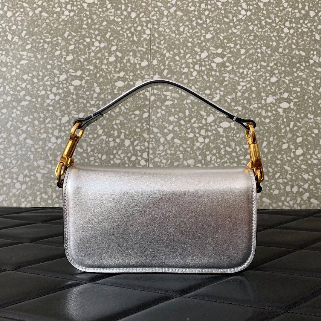 Valentino Garavani Locò Small Silver Bag – Cuero Metálico y Cristales