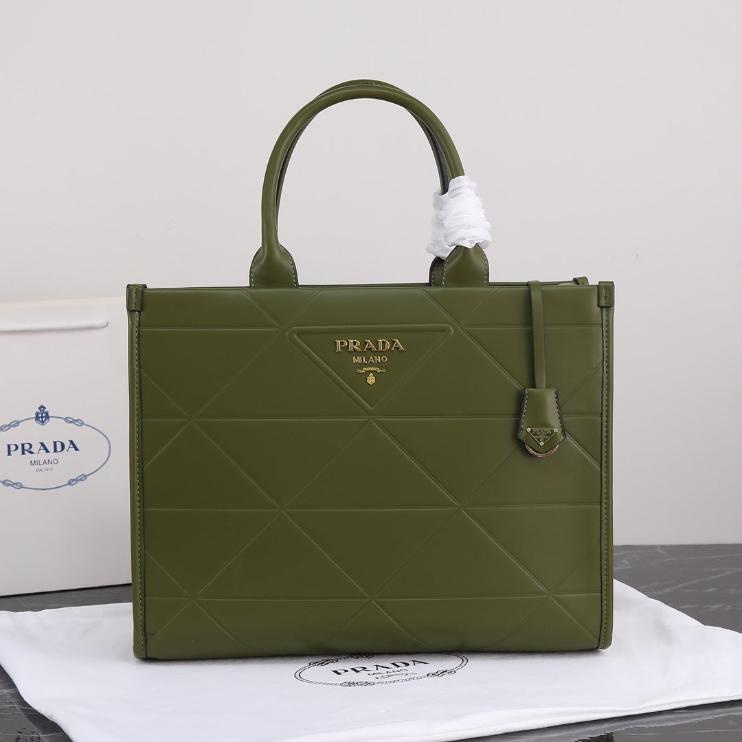 Bolso Tote Prada 22 | Elegancia Ligera y Versatilidad en Panamá