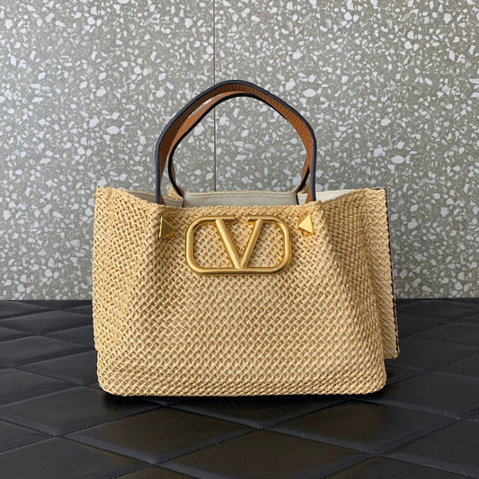 Bolso Valentino VLOGO Roman Stud Small – Tote de Rafia Perforada